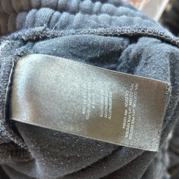 TNA (Aritzia) Cozy Fleece Boyfriend Sweatshorts - Picture 10 of 10